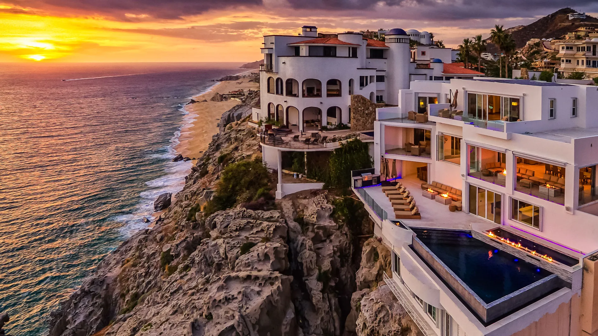Cliffside villa in Pedregal at sunset with the Pacific coast below