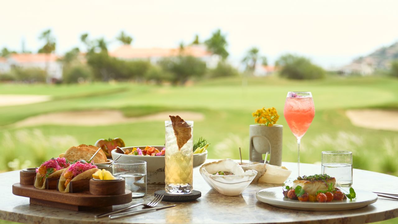 Lunch at the Palmilla Social Club overlooking the fairways