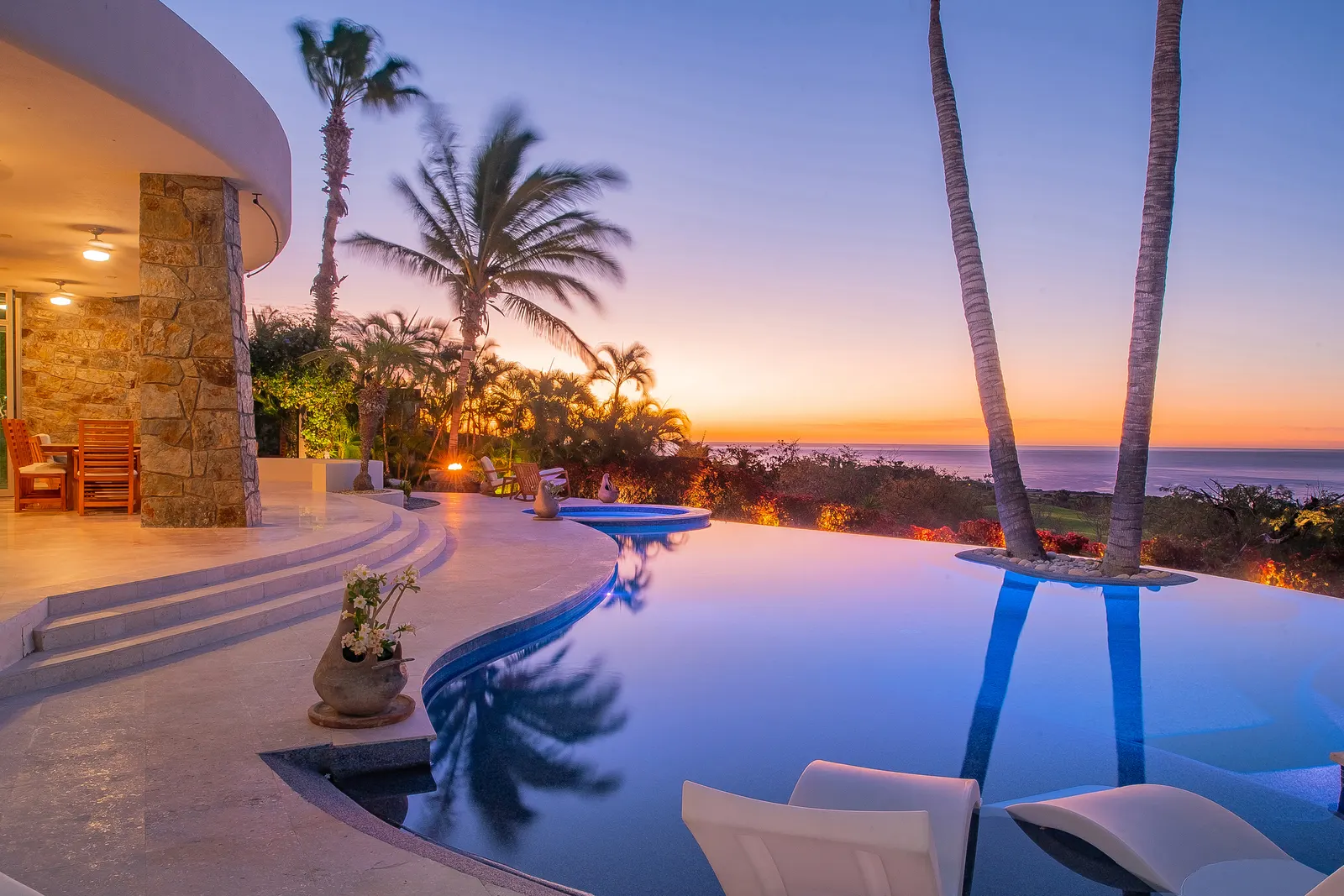 Infinity-edge pool at sunset at a Fundadores villa in Puerto Los Cabos